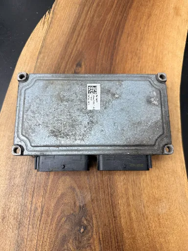 Calculateur Moteur | TA 2005 | S126027104A | 8200695968 | 8200563399, autre vue
