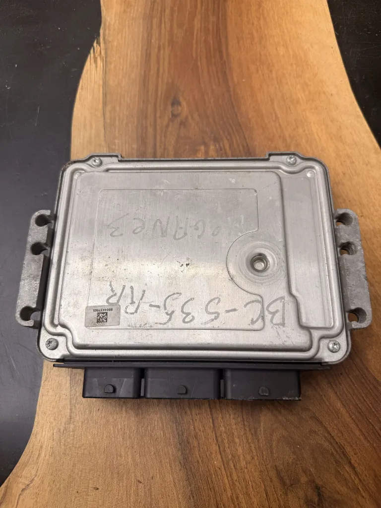 Calculateur Moteur | EDC16C36-5.1 | 0281015798 | 237100055R, photo 2