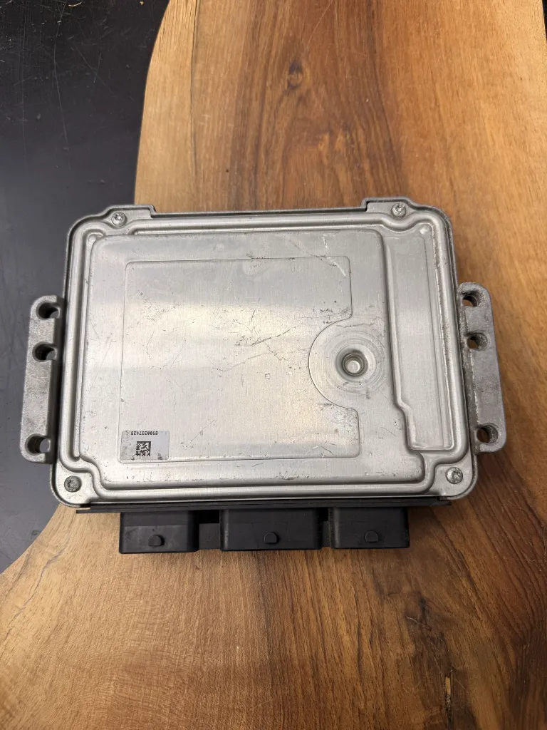 Calculateur Moteur | EDC16C3-10.23 | 0281013366 | 8200601334 | 8200631560, photo 2