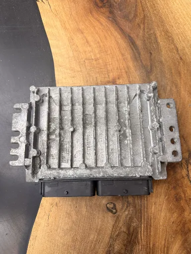 Calculateur Moteur I SIRIUS32 | S110030306 | 8200024376 | 7700110471, autre vue