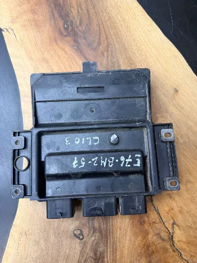Calculateur Moteur I DCM1.2 | R0410B034A | 8200399038 | 8200513163, autre vue
