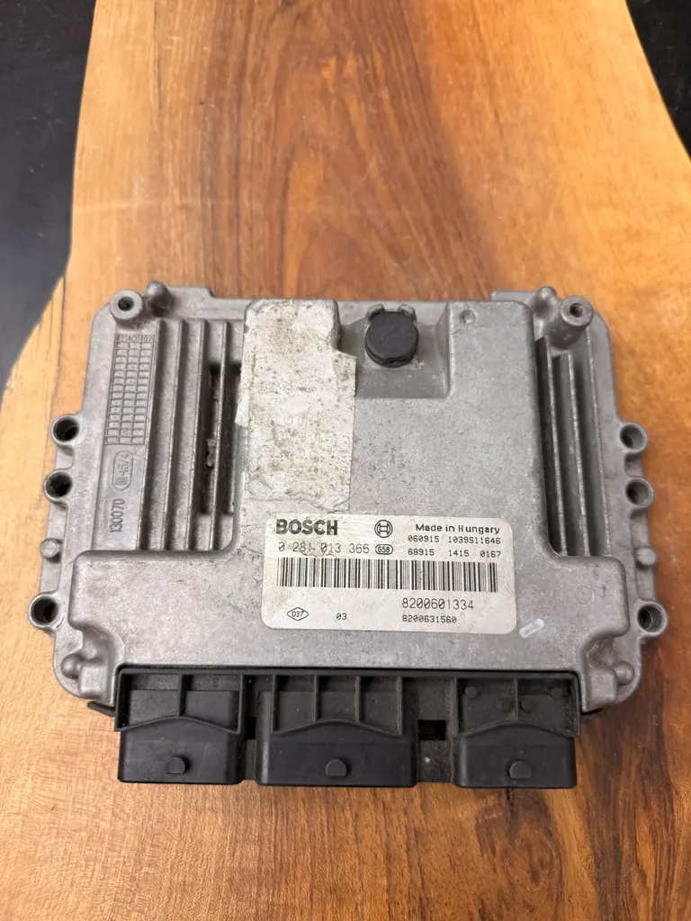 Calculateur Moteur | EDC16C3-10.23 | 0281013366 | 8200601334 | 8200631560